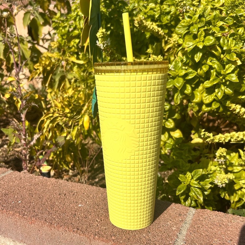 Starbucks 2023 Yellow Grid 24 oz tumbler cold cup